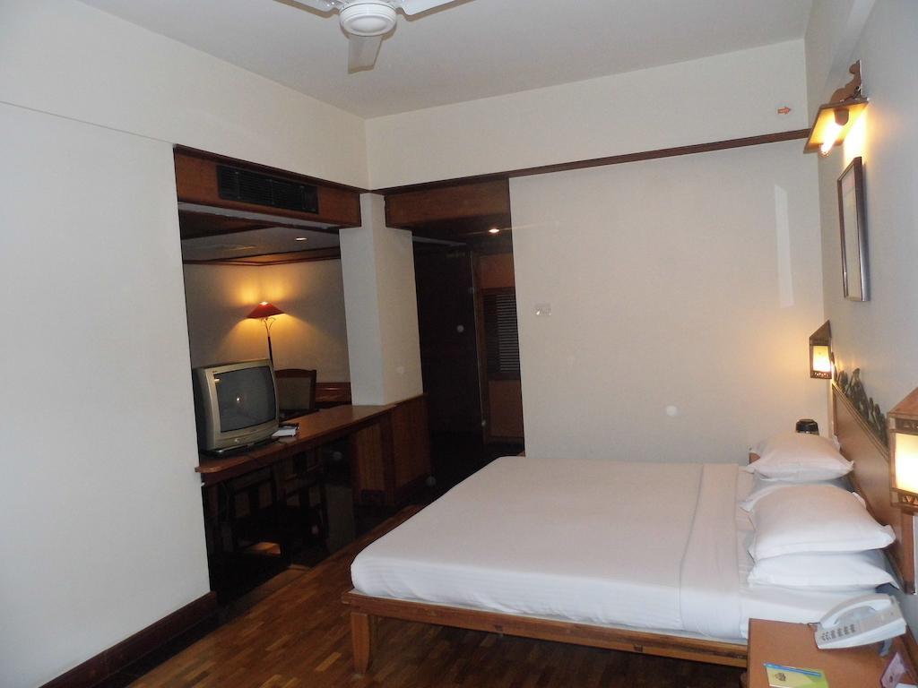 Keys Select By Lemon Tree Hotels, Malabar Gate, Kozhikode Exterior foto